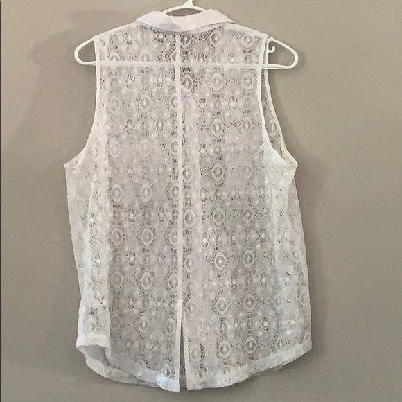 Cutest Guess blouse - Picture 3 of 3